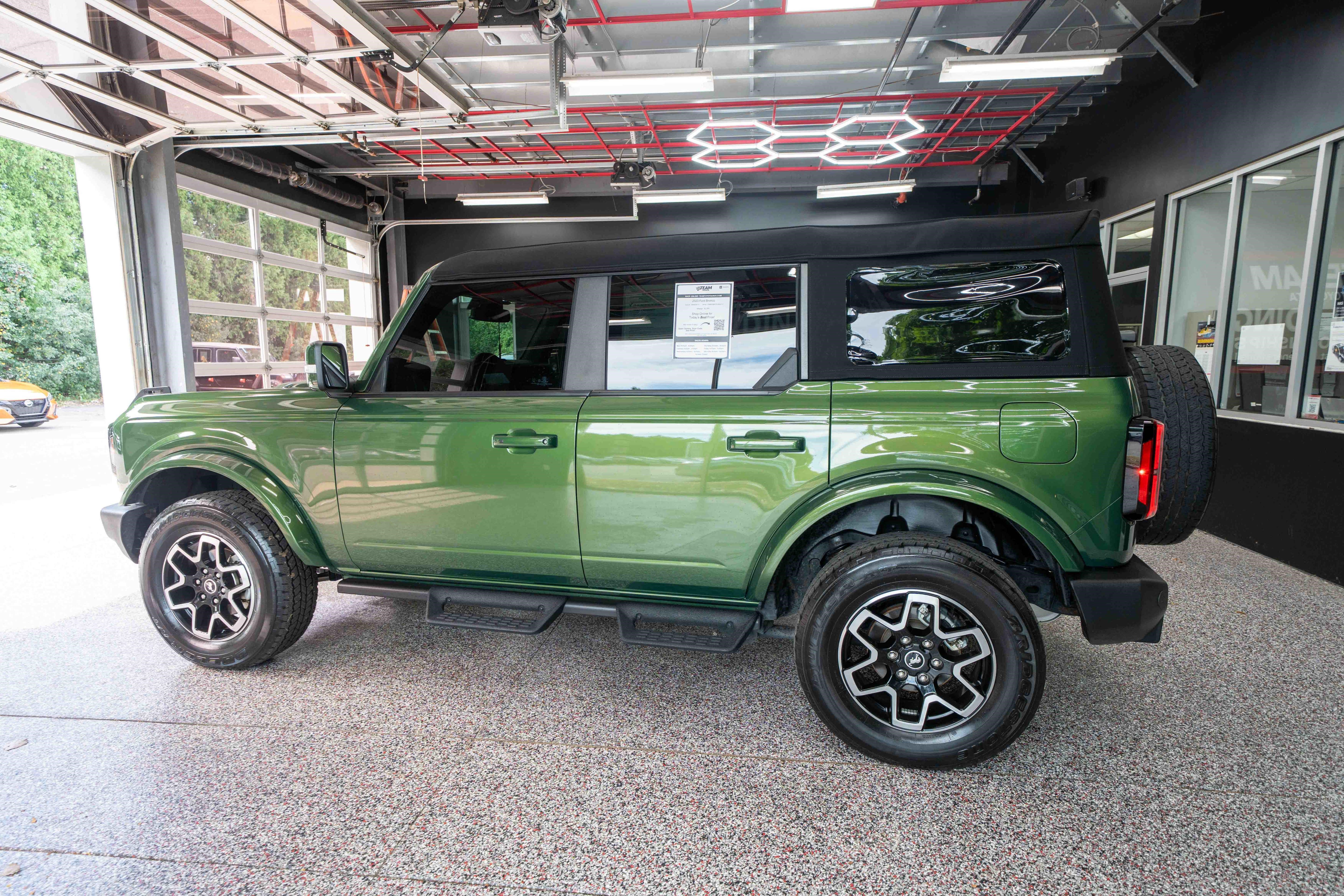 Used 2023 Ford Bronco Outer Banks AWD/4WD image 32