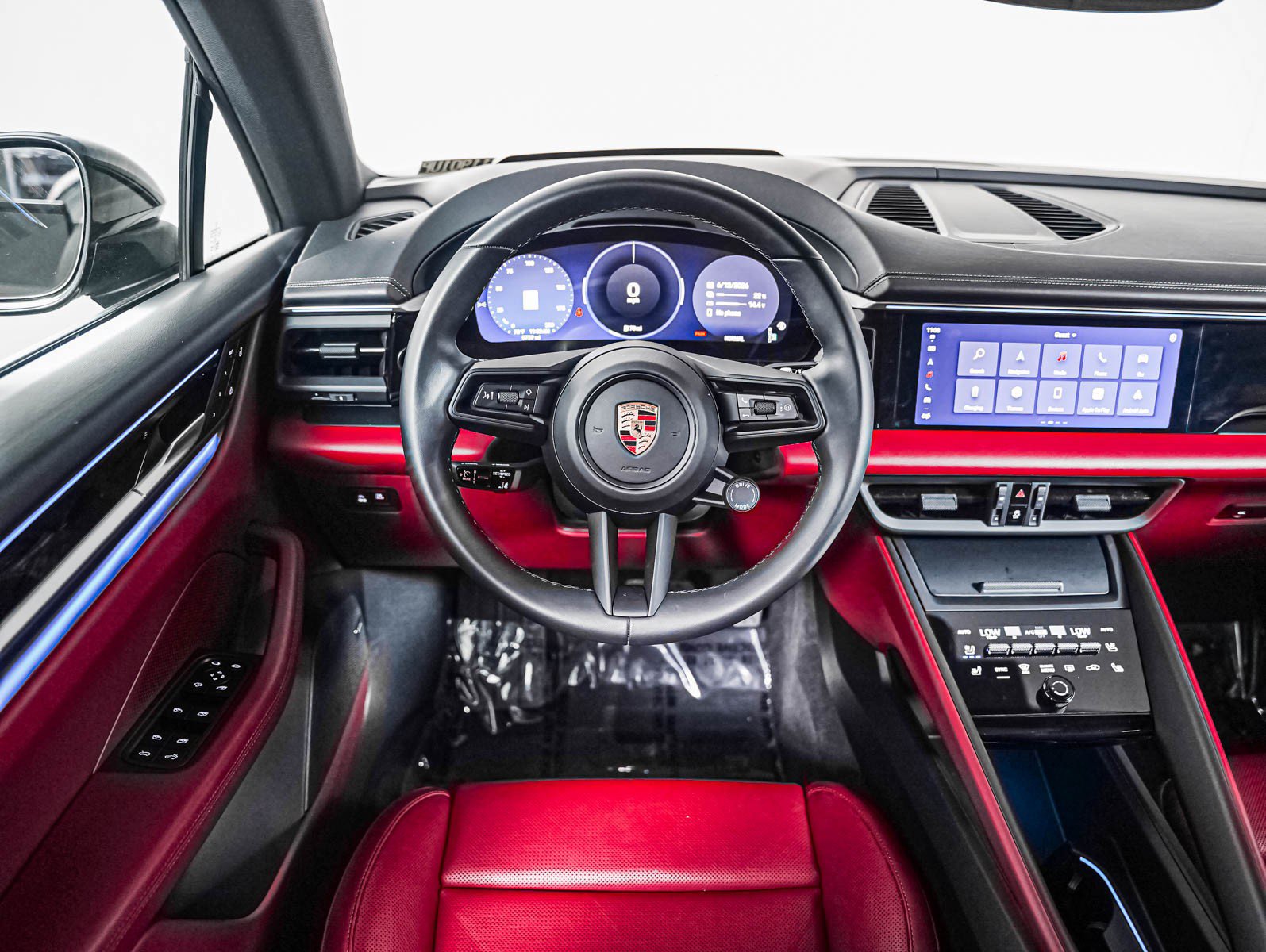 Certified 2025 Porsche Macan Electric w/ Premium Package RWD image 15