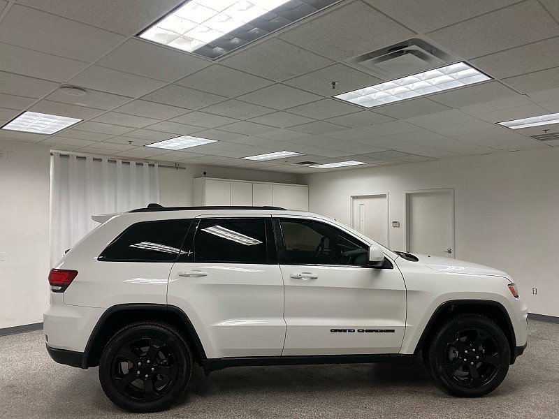 Used 2019 Jeep Grand Cherokee Laredo image 4