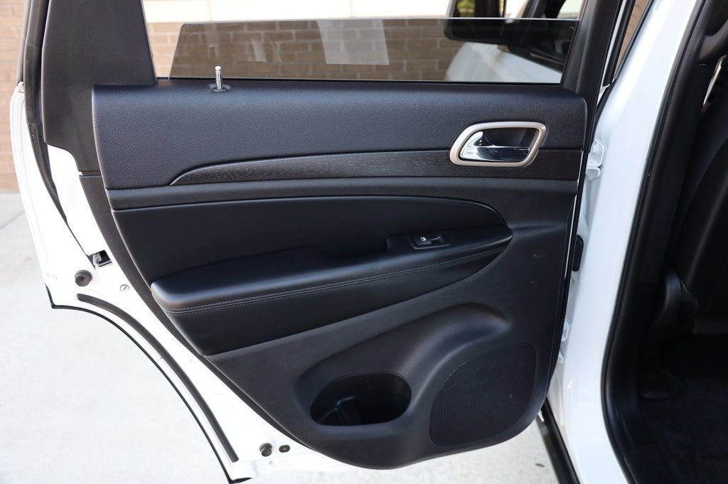 Used 2016 Jeep Grand Cherokee Laredo w/ Quick Order Package 23E image 18