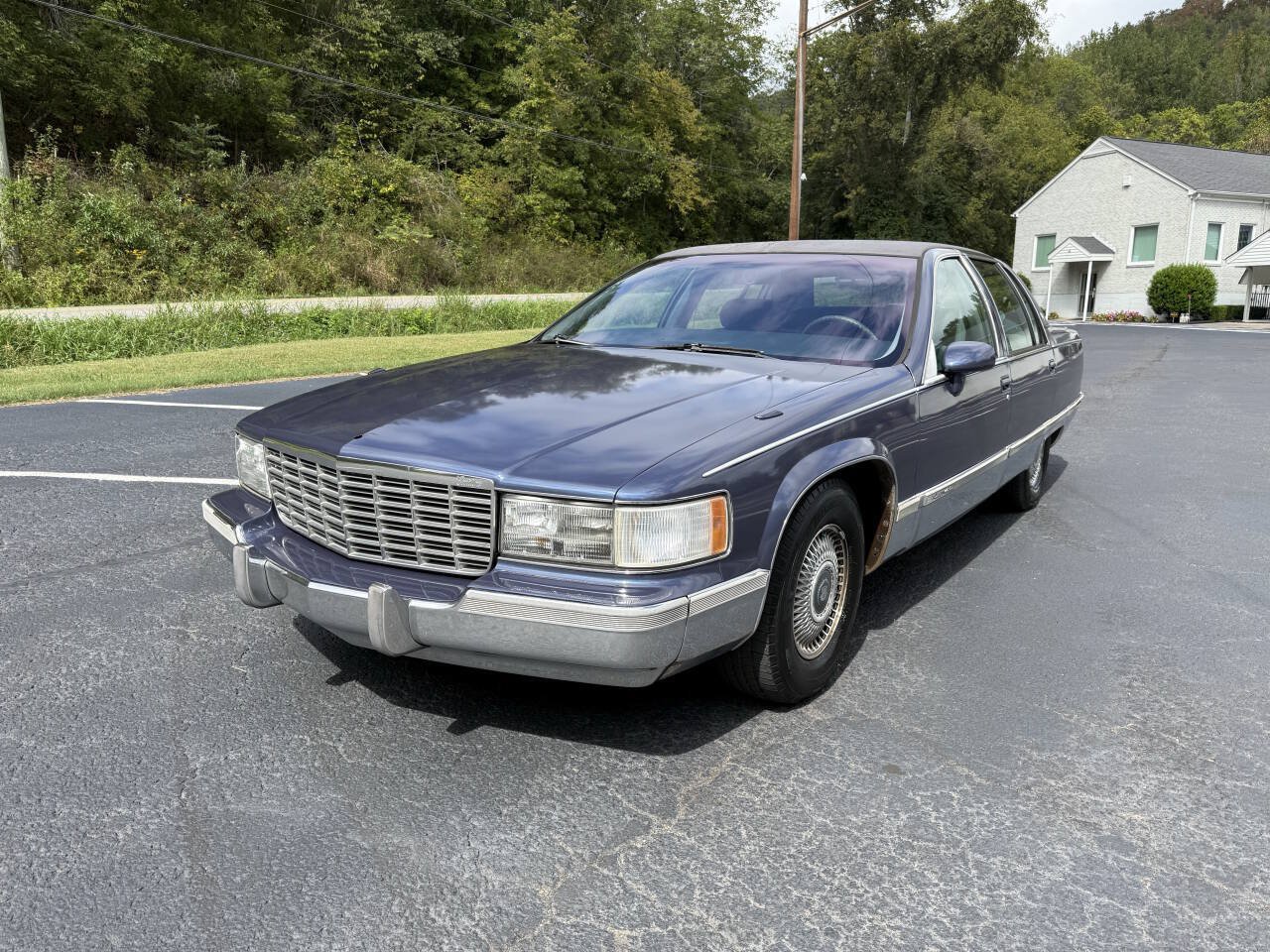 Used 1994 Cadillac Fleetwood Brougham RWD image 2