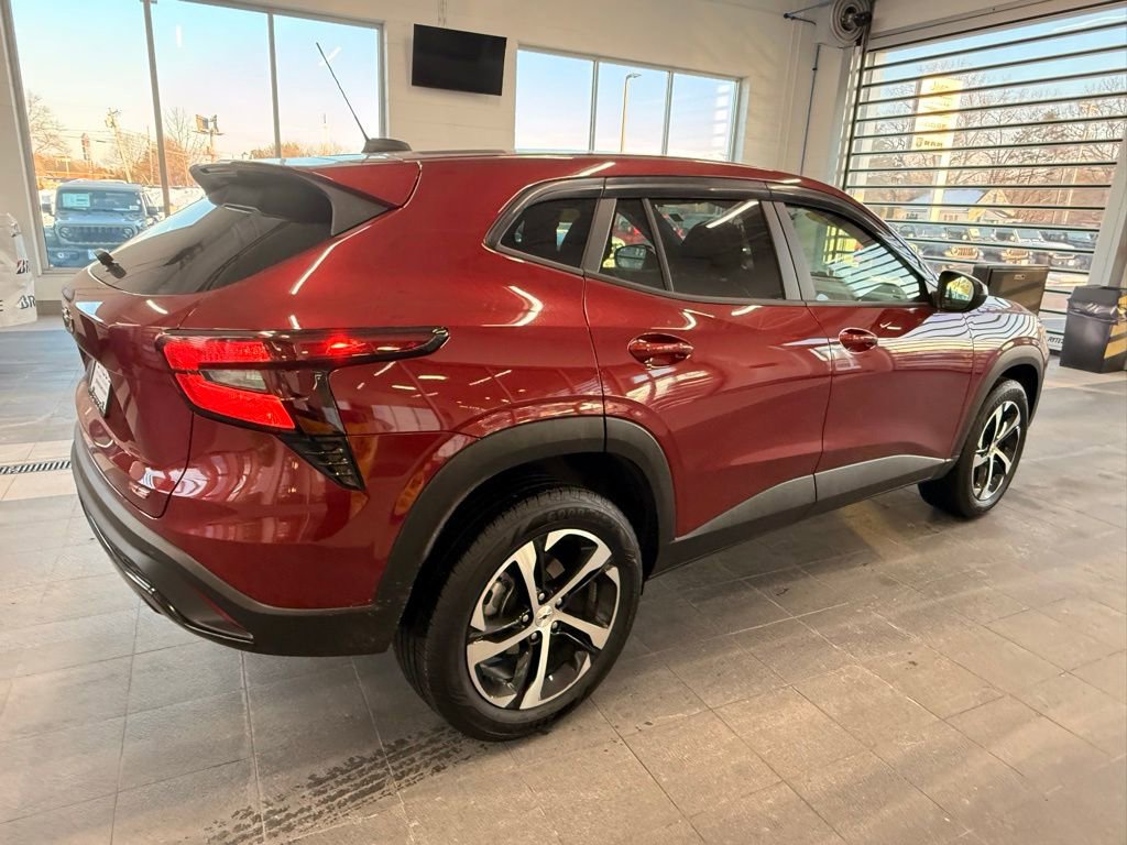 Used 2024 Chevrolet Trax RS w/ Driver Confidence Package image 8