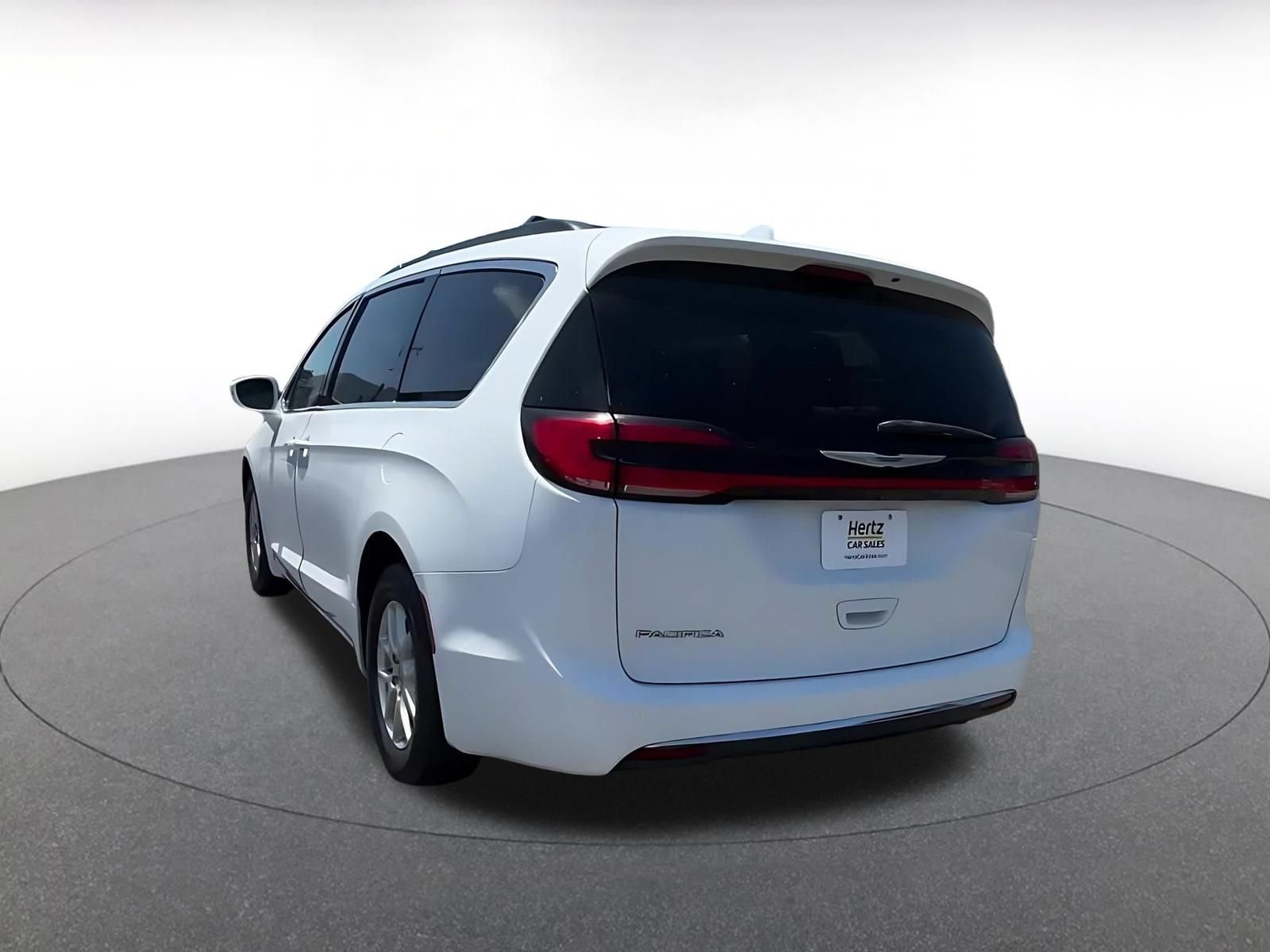 Used 2022 Chrysler Pacifica Touring-L FWD image 11