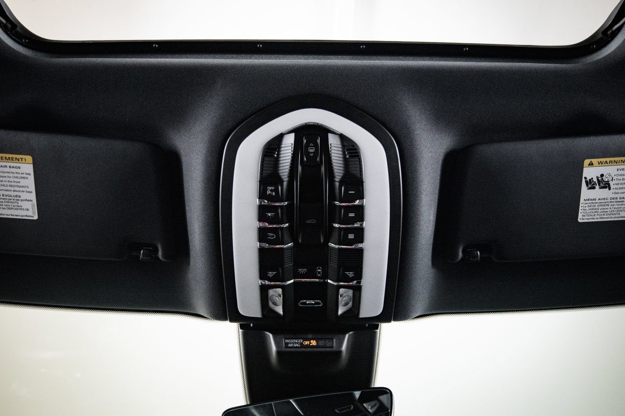 Certified 2023 Porsche Macan Turbo AWD/4WD image 20