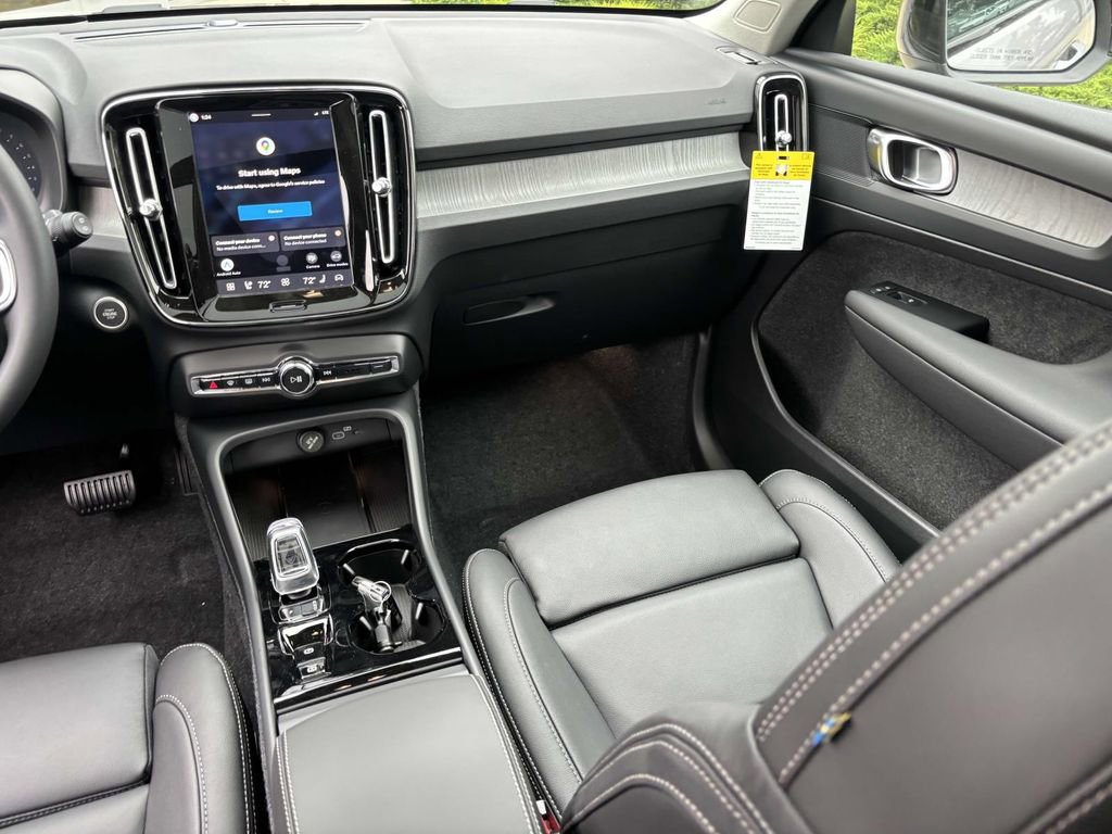 New 2026 Volvo XC40 B5 Plus w/ Protection Package Premier image 31