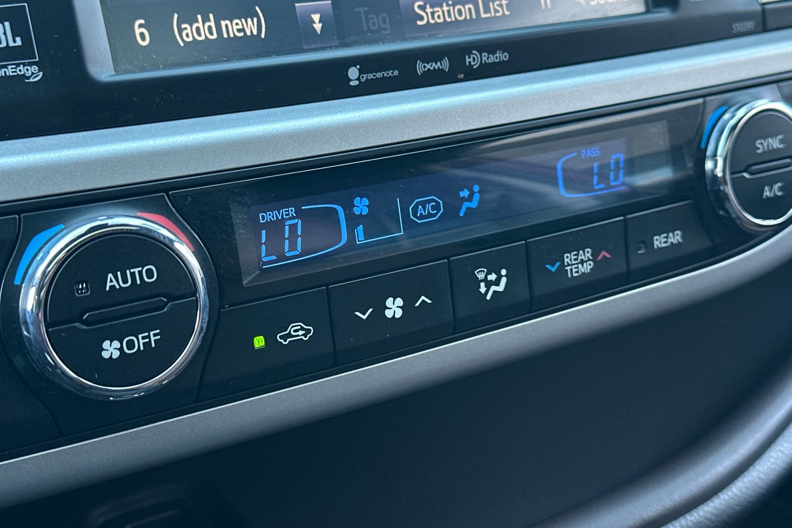 Certified 2019 Toyota Highlander Limited AWD/4WD image 21