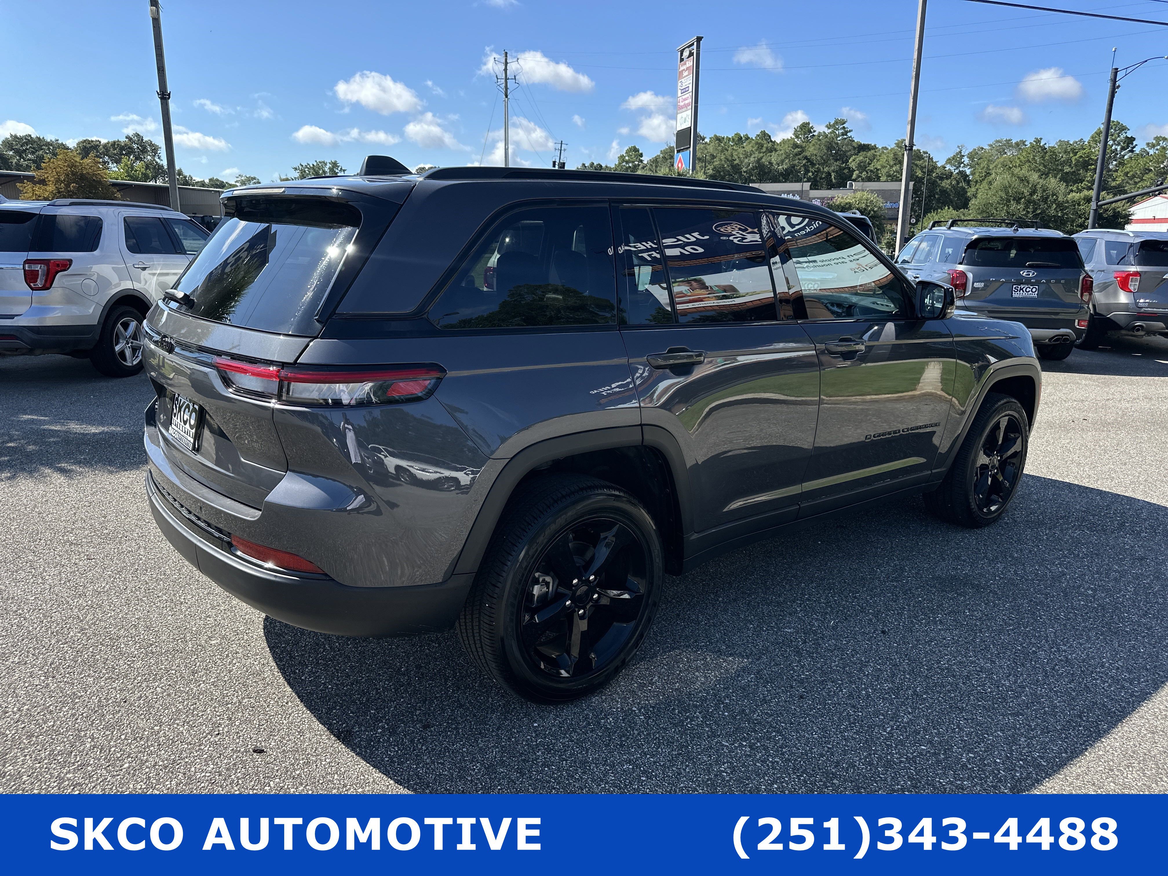 Used 2024 Jeep Grand Cherokee Altitude image 5