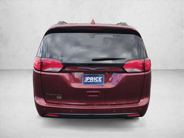 Used 2020 Chrysler Pacifica Touring-L FWD image 7