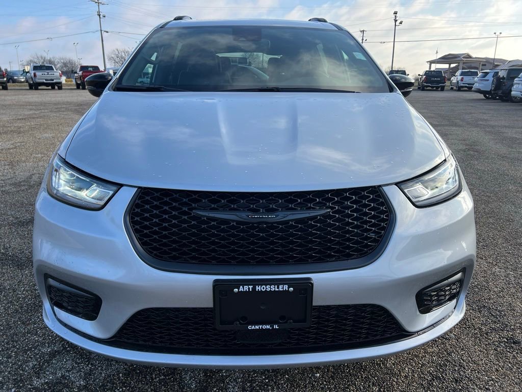 New 2026 Chrysler Pacifica Limited w/ S Appearance Package AWD/4WD image 8