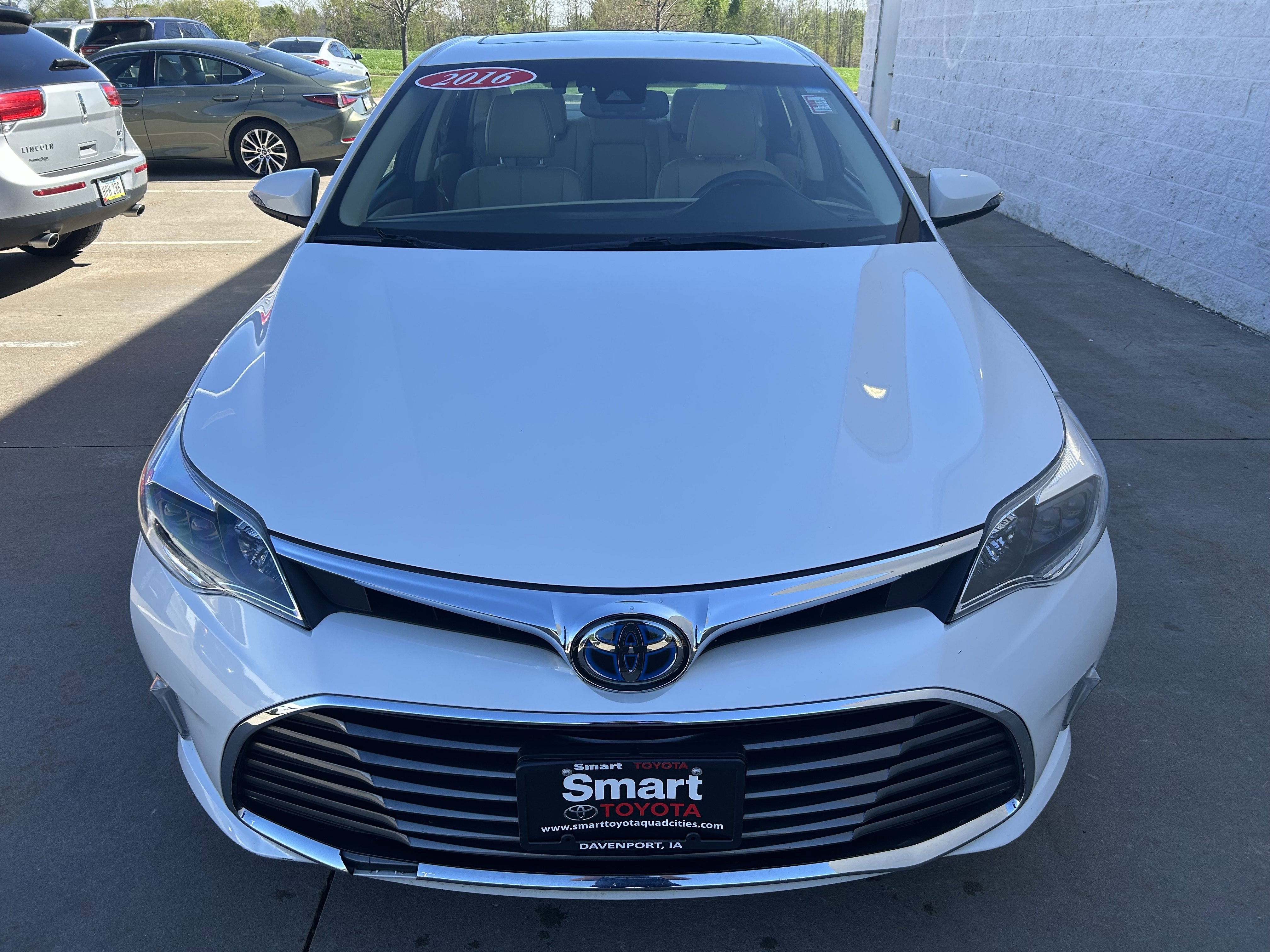 Used 2016 Toyota Avalon Limited w/ Toyota Safety Sense Package FWD image 2