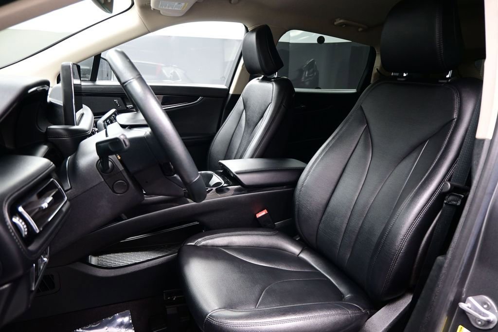 Used 2023 Lincoln Nautilus FWD w/ Premium Package image 9