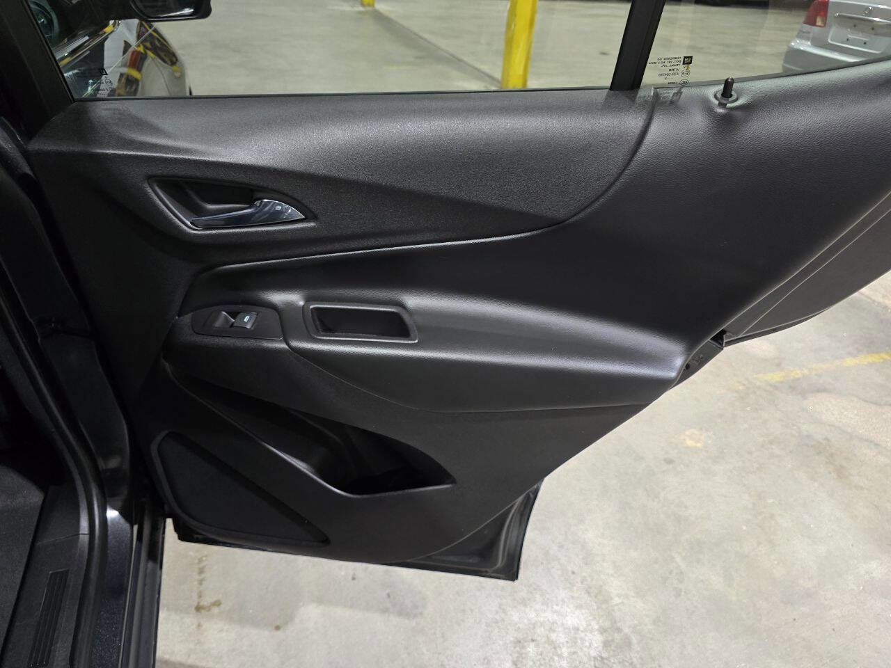 Used 2018 Chevrolet Equinox LT image 29