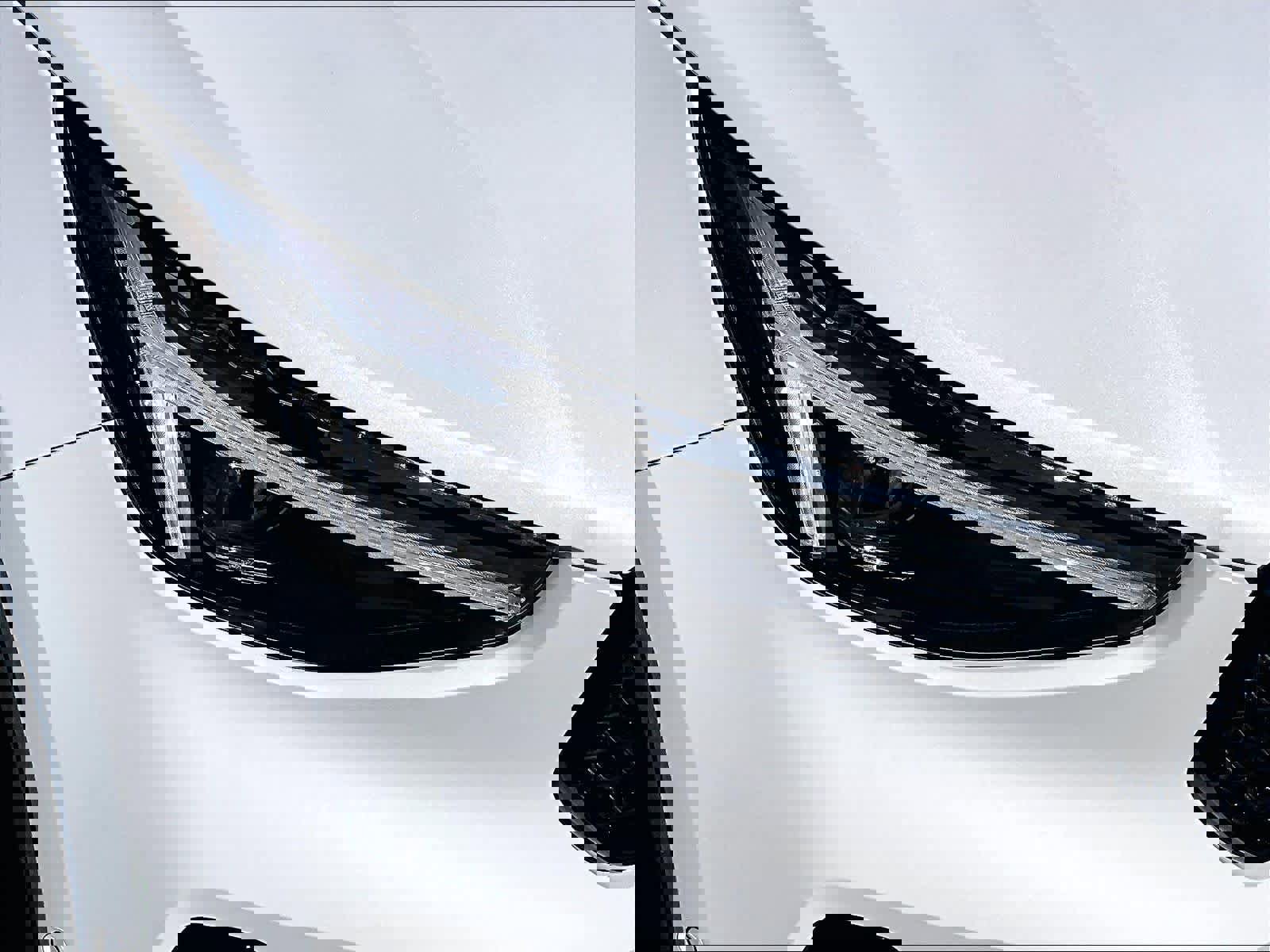 Used 2026 Volvo XC40 B5 Plus w/ Protection Package Premier image 31