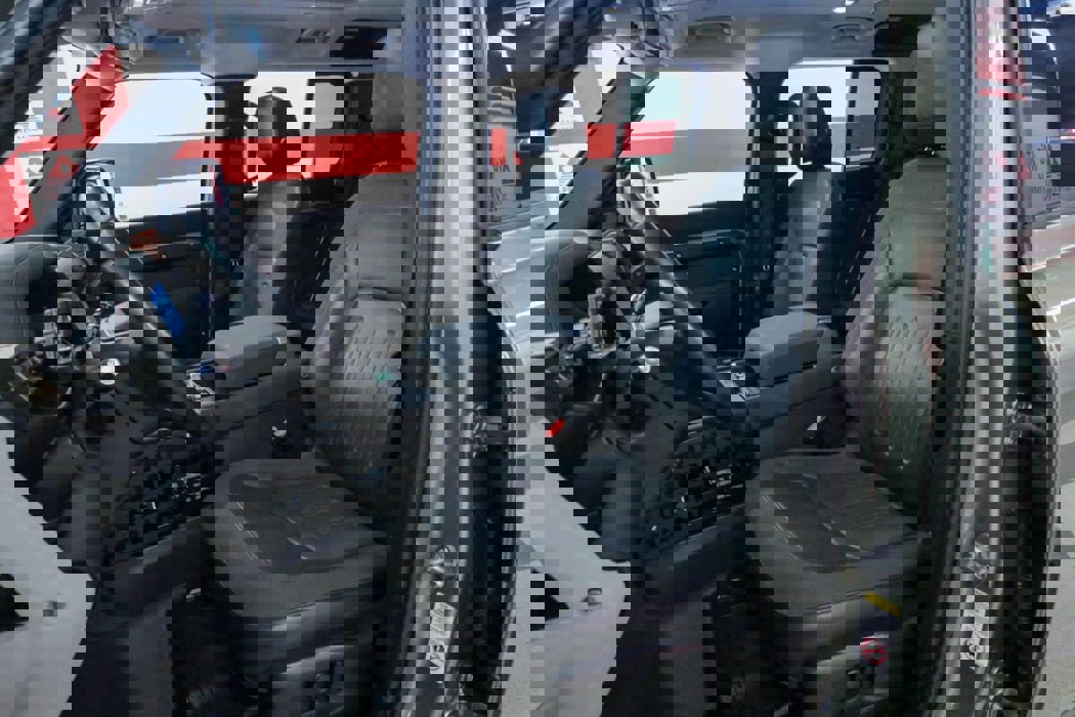 Used 2020 Land Rover Defender 110 SE image 10