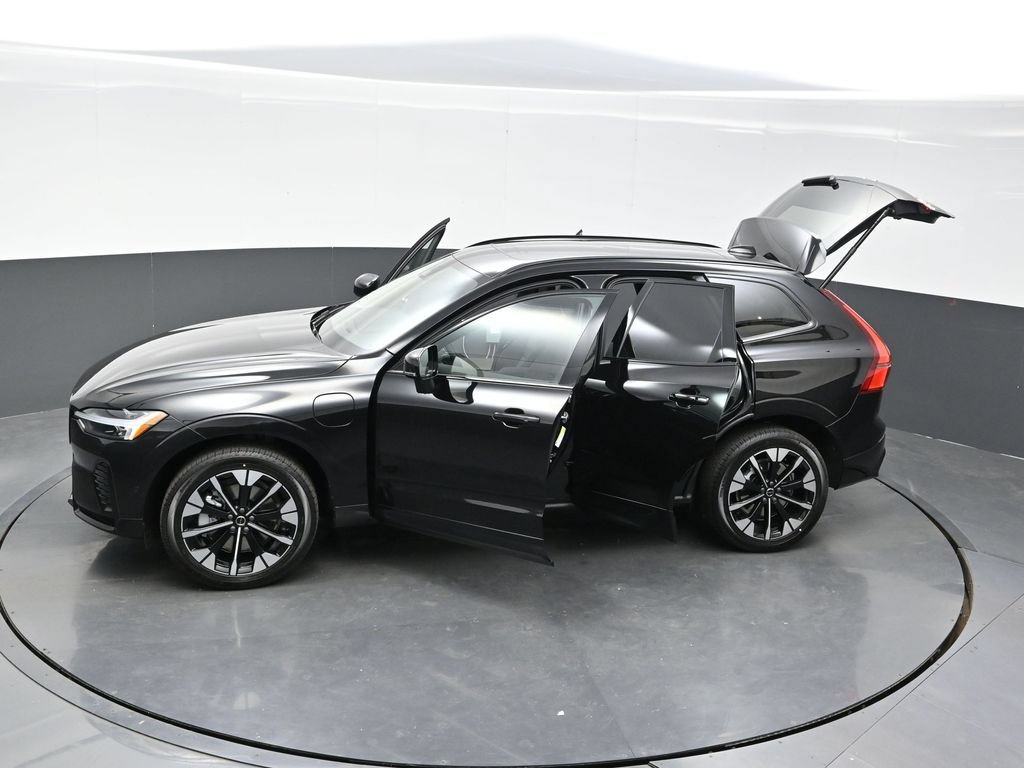 New 2026 Volvo XC60 T8 Plus w/ Climate Package PRO AWD/4WD image 38