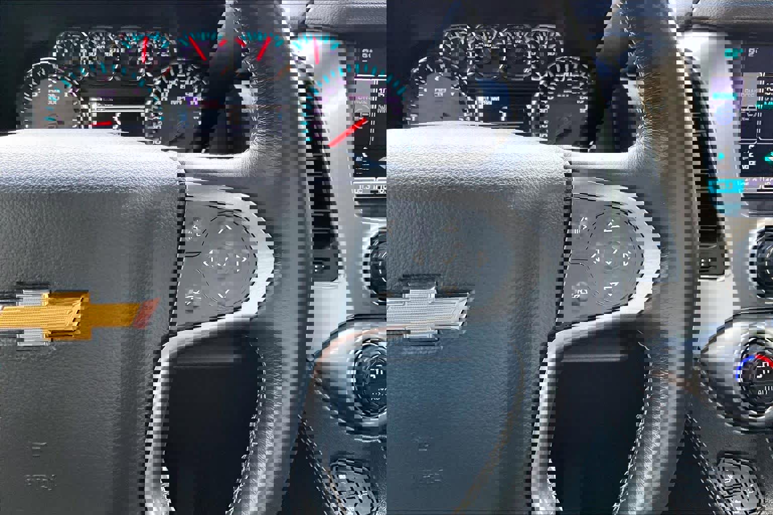 Used 2015 Chevrolet Tahoe LTZ AWD/4WD image 25