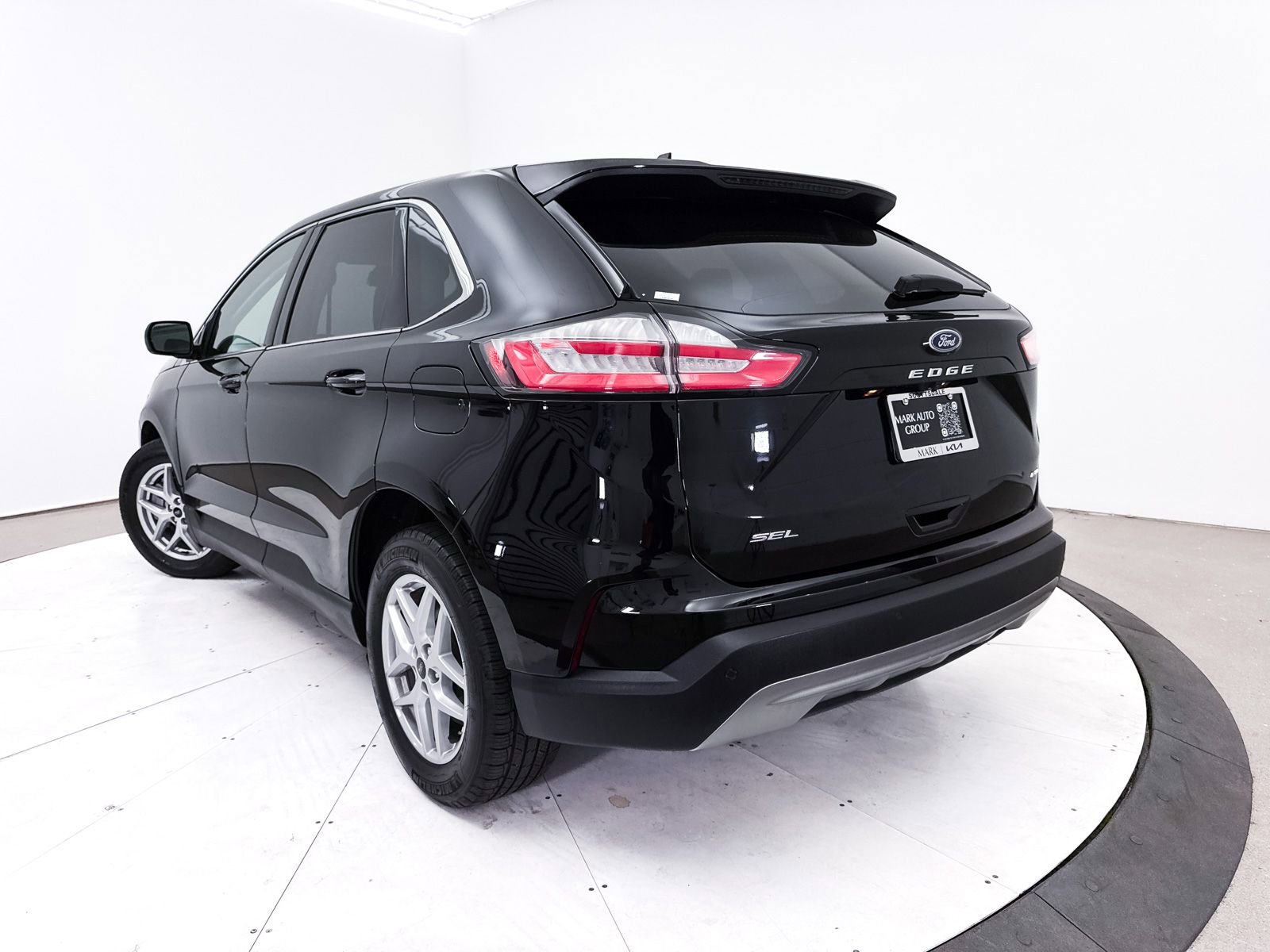 Used 2024 Ford Edge SEL AWD/4WD image 2