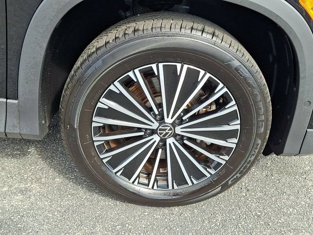 Certified 2025 Volkswagen Tiguan S w/ 18" Wheel Package AWD/4WD image 11