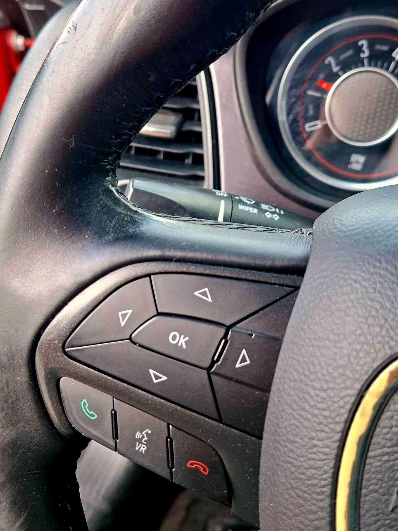 Used 2015 Dodge Challenger SXT image 16