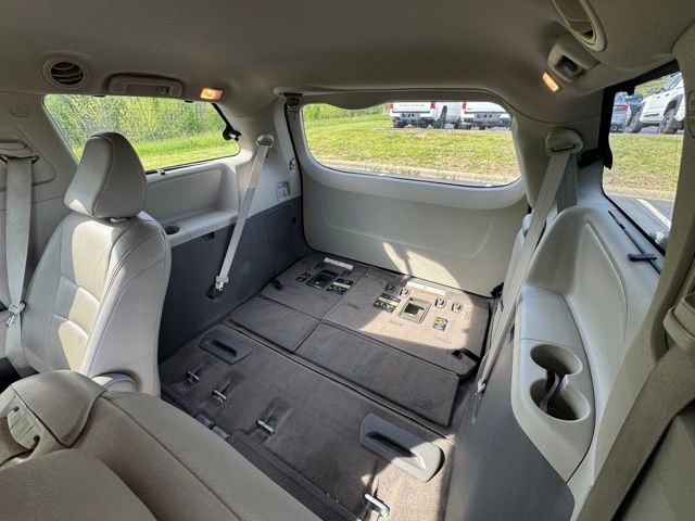 Used 2015 Toyota Sienna XLE image 15
