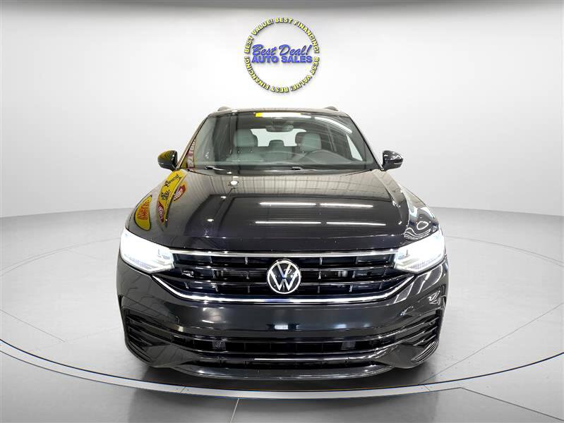 Used 2023 Volkswagen Tiguan SE R-Line image 2