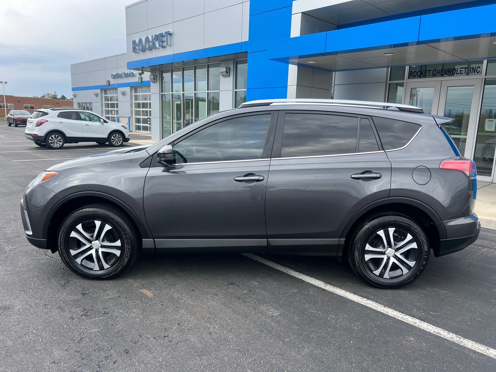 Used 2018 Toyota RAV4 LE w/ All Weather Liner Package FWD image 2