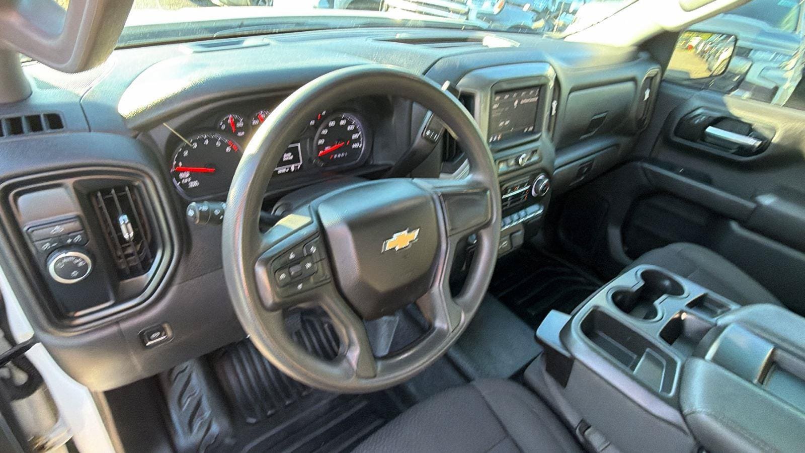 Used 2022 Chevrolet Silverado 1500 W/T RWD image 3