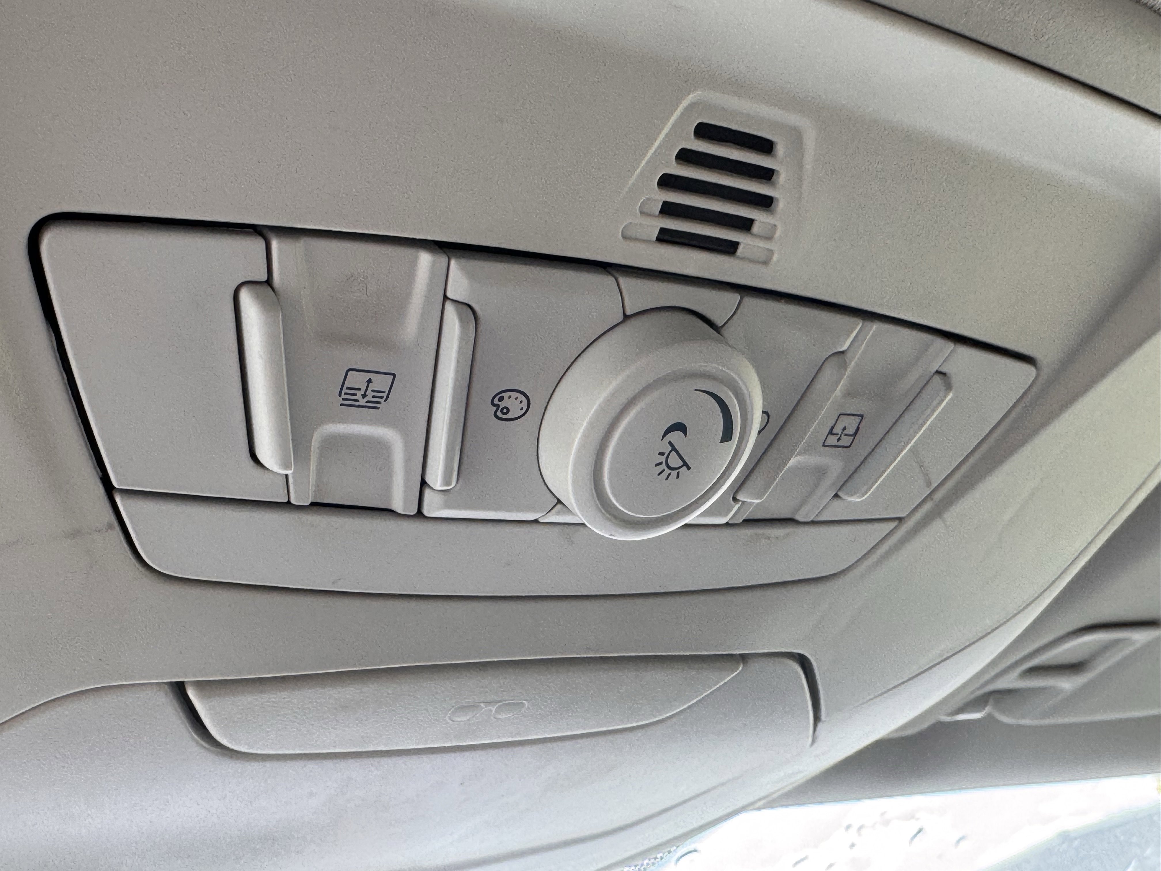 Used 2014 Ford Escape Titanium FWD image 9