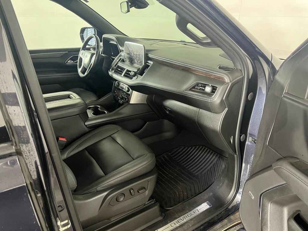 Used 2022 Chevrolet Tahoe Z71 w/ Luxury Package AWD/4WD image 6