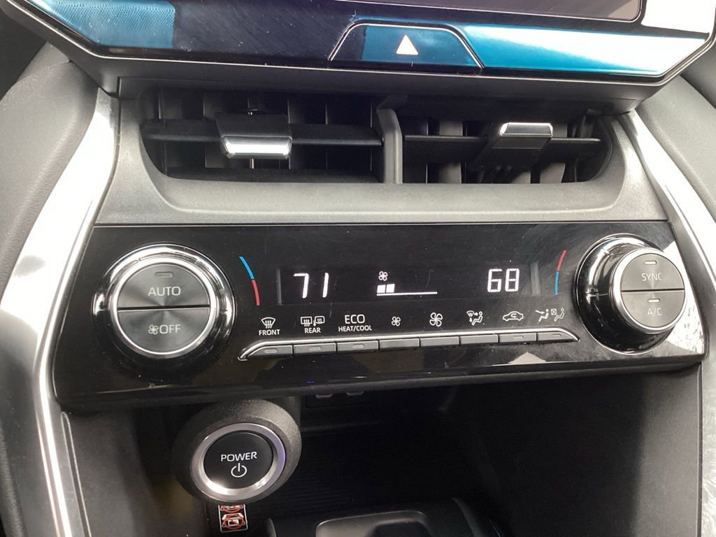 Used 2023 Toyota Venza LE image 14