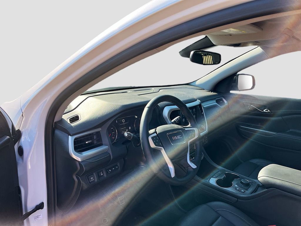Used 2023 GMC Acadia SLT w/ Elevation Edition image 9