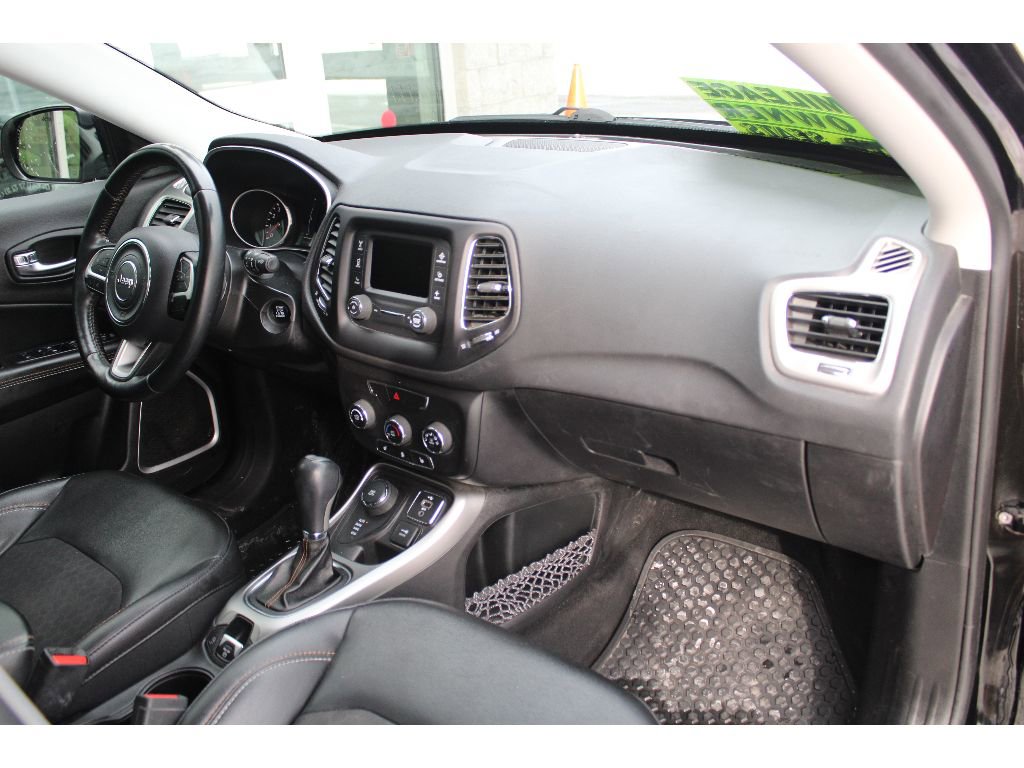 Used 2018 Jeep Compass Latitude w/ Cold Weather Group image 24