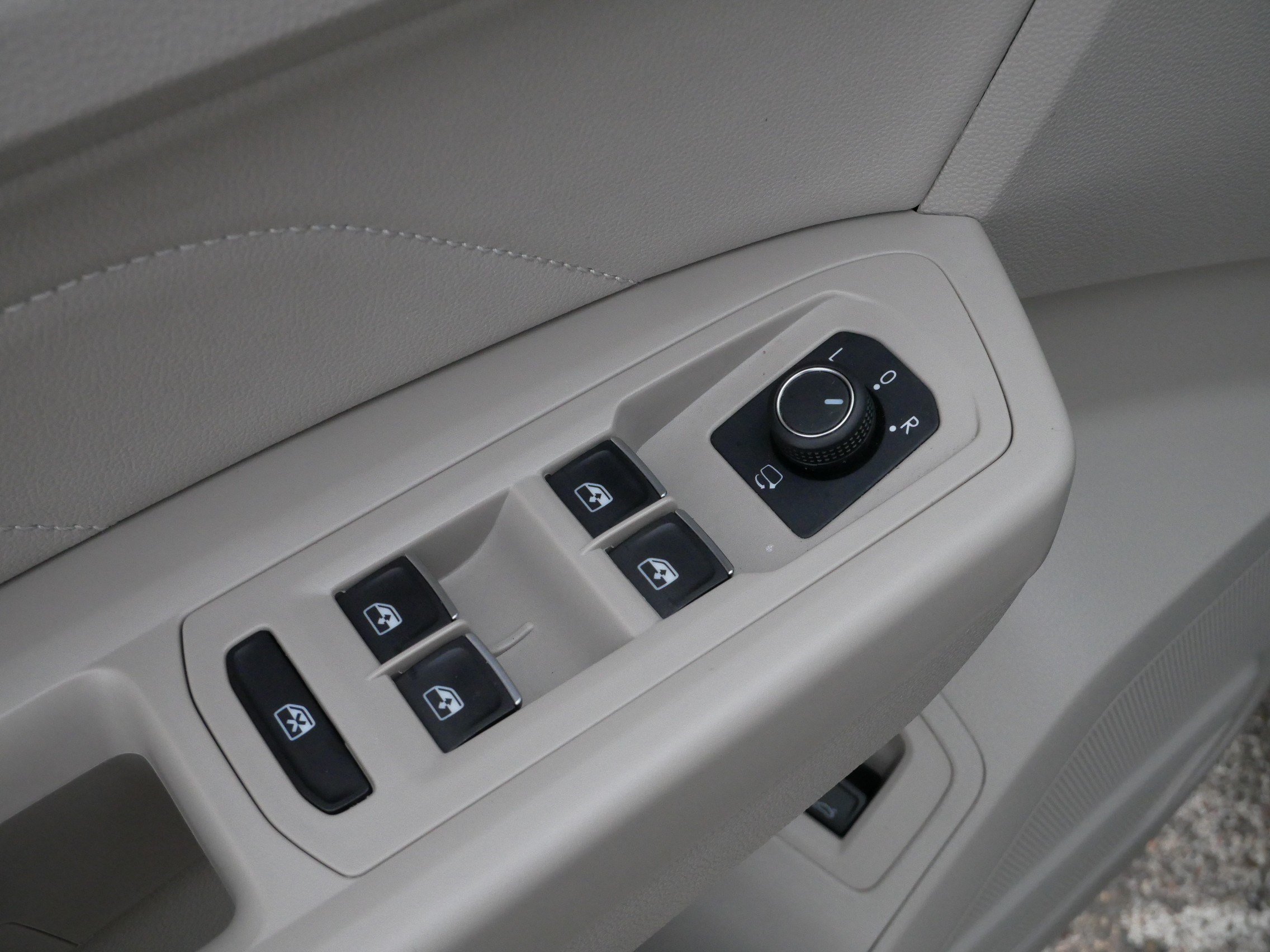 Used 2023 Volkswagen Atlas SEL Premium AWD/4WD image 19
