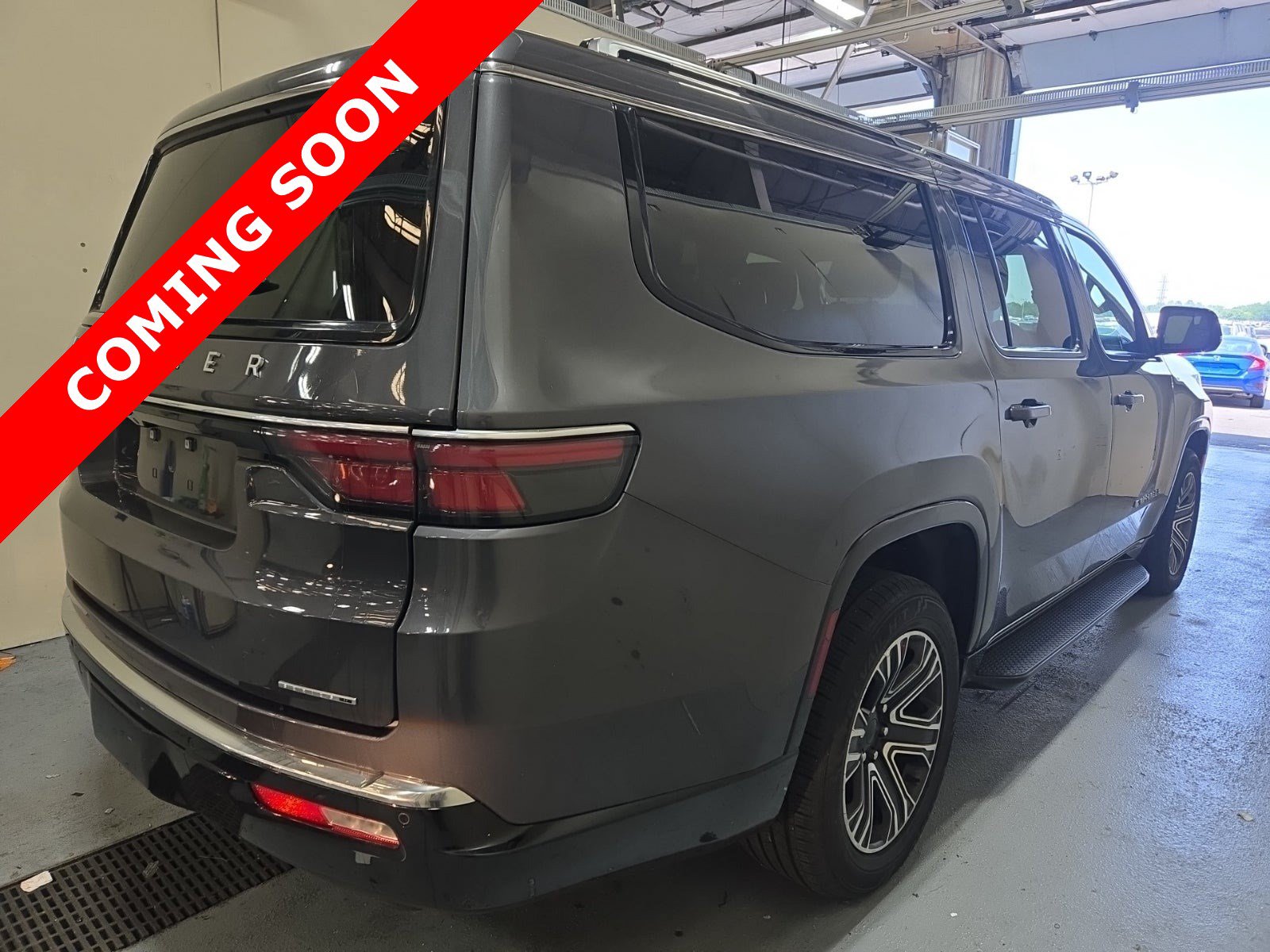 Used 2024 Jeep Wagoneer L Series II w/ Flexible Seating Group AWD/4WD image 4