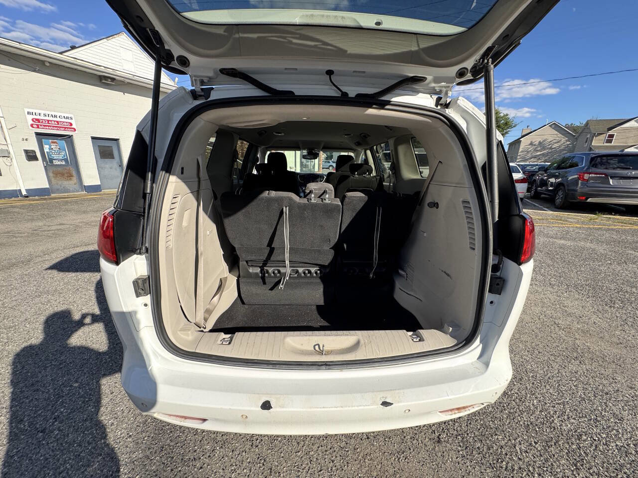 Used 2022 Chrysler Voyager LX image 46