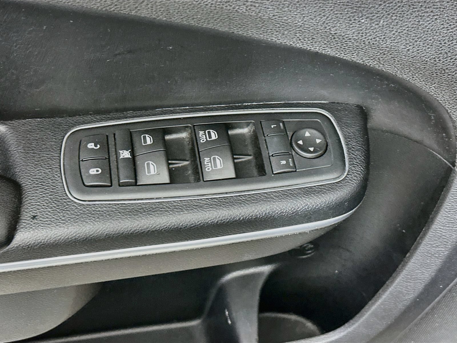 Used 2013 Chrysler 300 RWD image 18