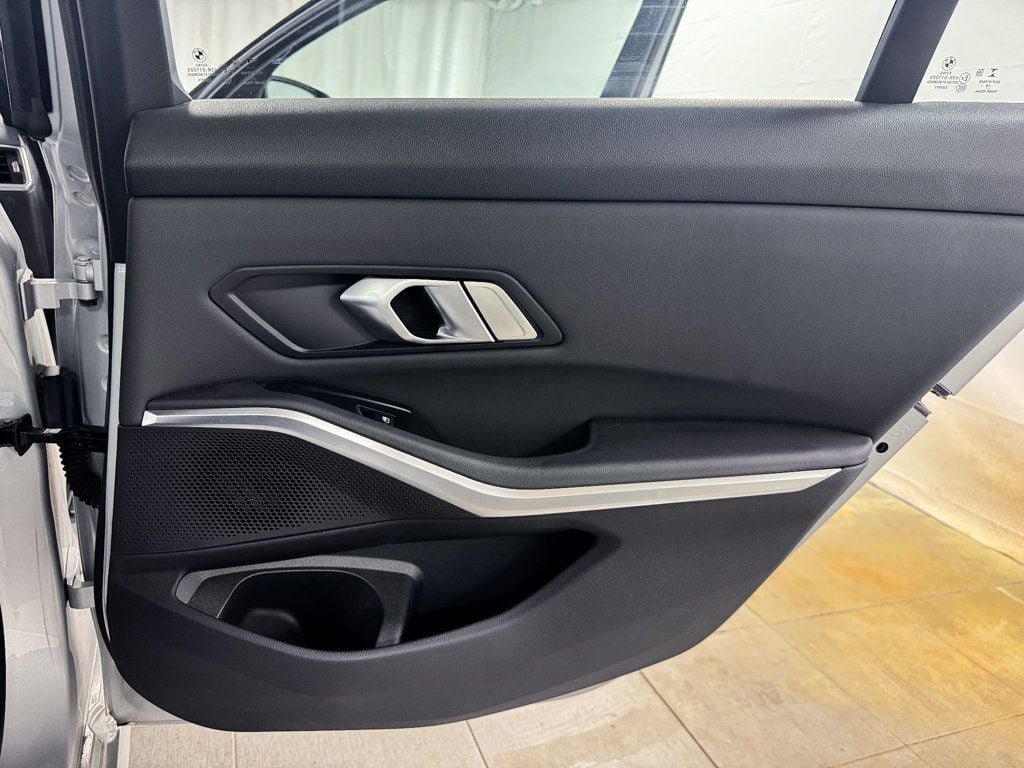 Used 2019 BMW 330i xDrive Sedan w/ Convenience Package AWD/4WD image 16