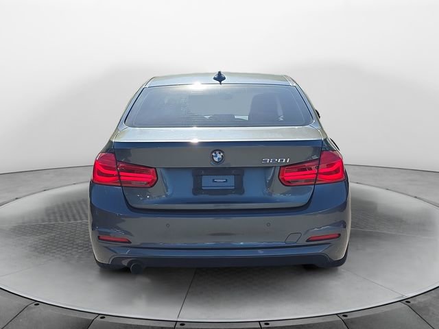 Used 2017 BMW 320i Sedan RWD image 4