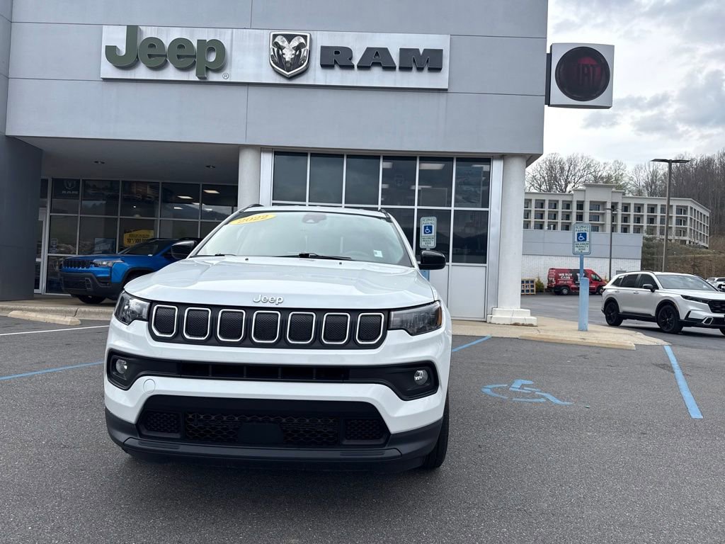 Used 2022 Jeep Compass Latitude image 11