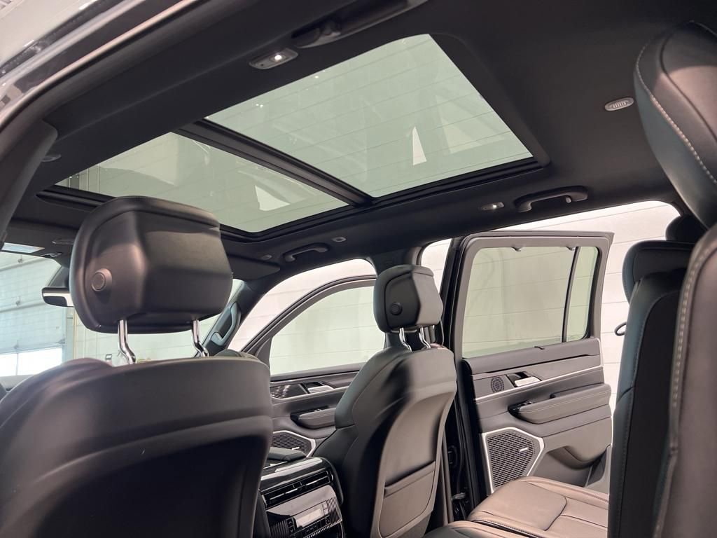 New 2024 Jeep Wagoneer 4WD w/ Premium Group I image 39