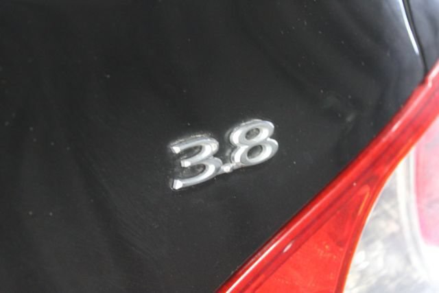 Used 2011 Hyundai Genesis 3.8 RWD image 8