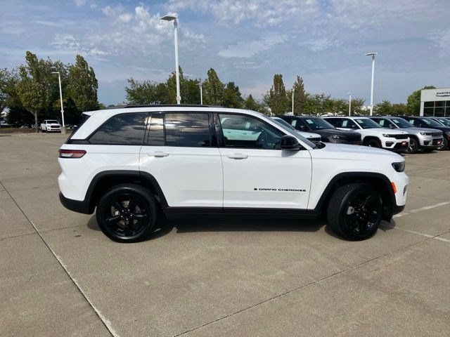 Certified 2024 Jeep Grand Cherokee Limited w/ Black Appearance Package AWD/4WD image 5