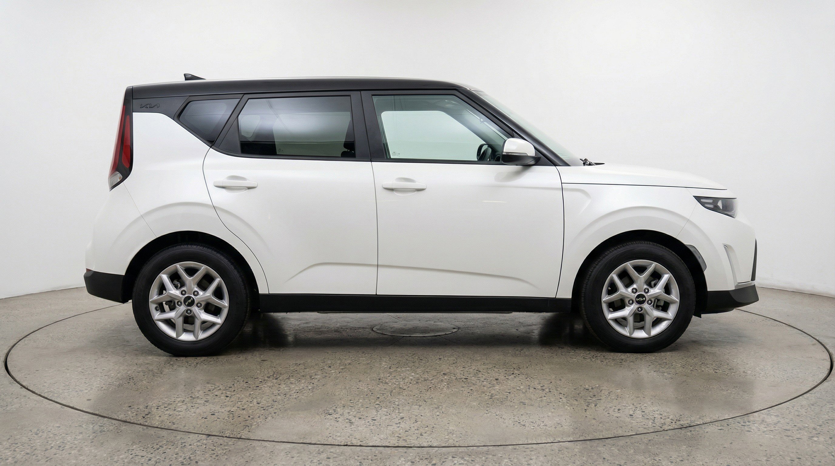 Used 2025 Kia Soul LX w/ LX Technology Package image 11