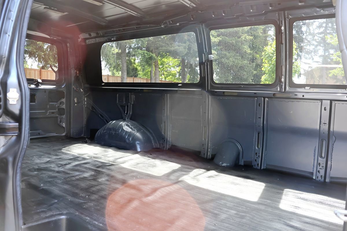 Used 2017 Chevrolet Express 3500 Extended RWD image 20