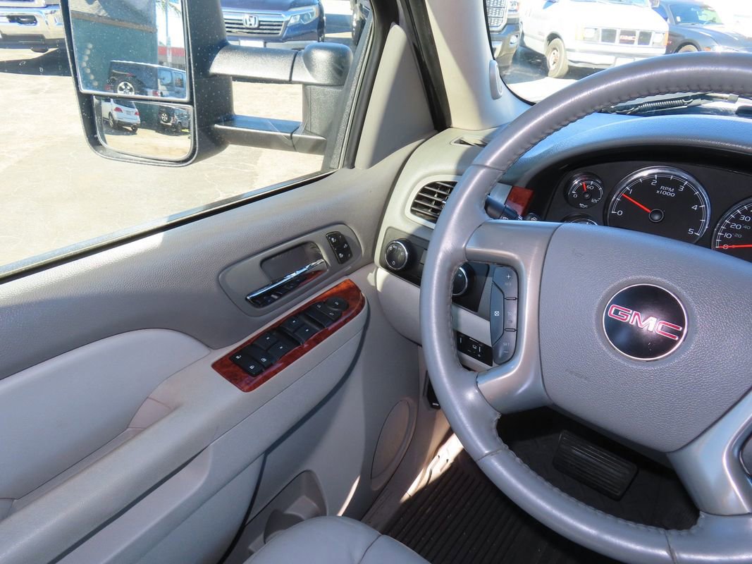 Used 2010 GMC Sierra 3500 SLT w/ SLT Convenience Package image 14