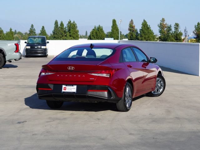 Used 2025 Hyundai Elantra Hybrid FWD image 8