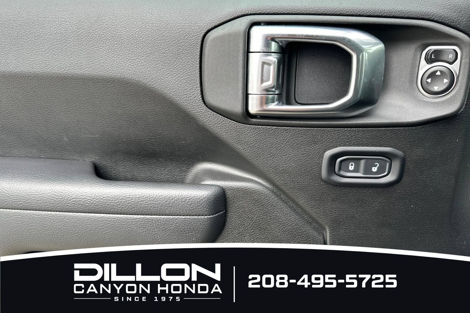 Used 2025 Jeep Gladiator Rubicon AWD/4WD image 12