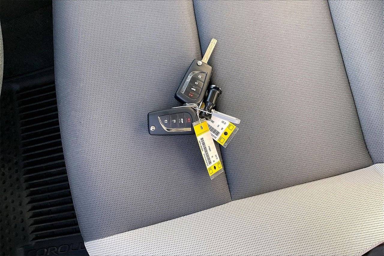 Used 2025 Toyota Corolla LE image 30