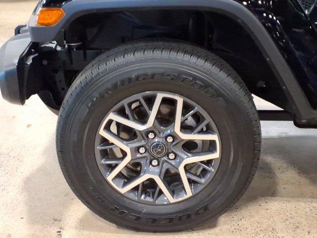 Used 2026 Jeep Wrangler Unlimited Sahara AWD/4WD image 10