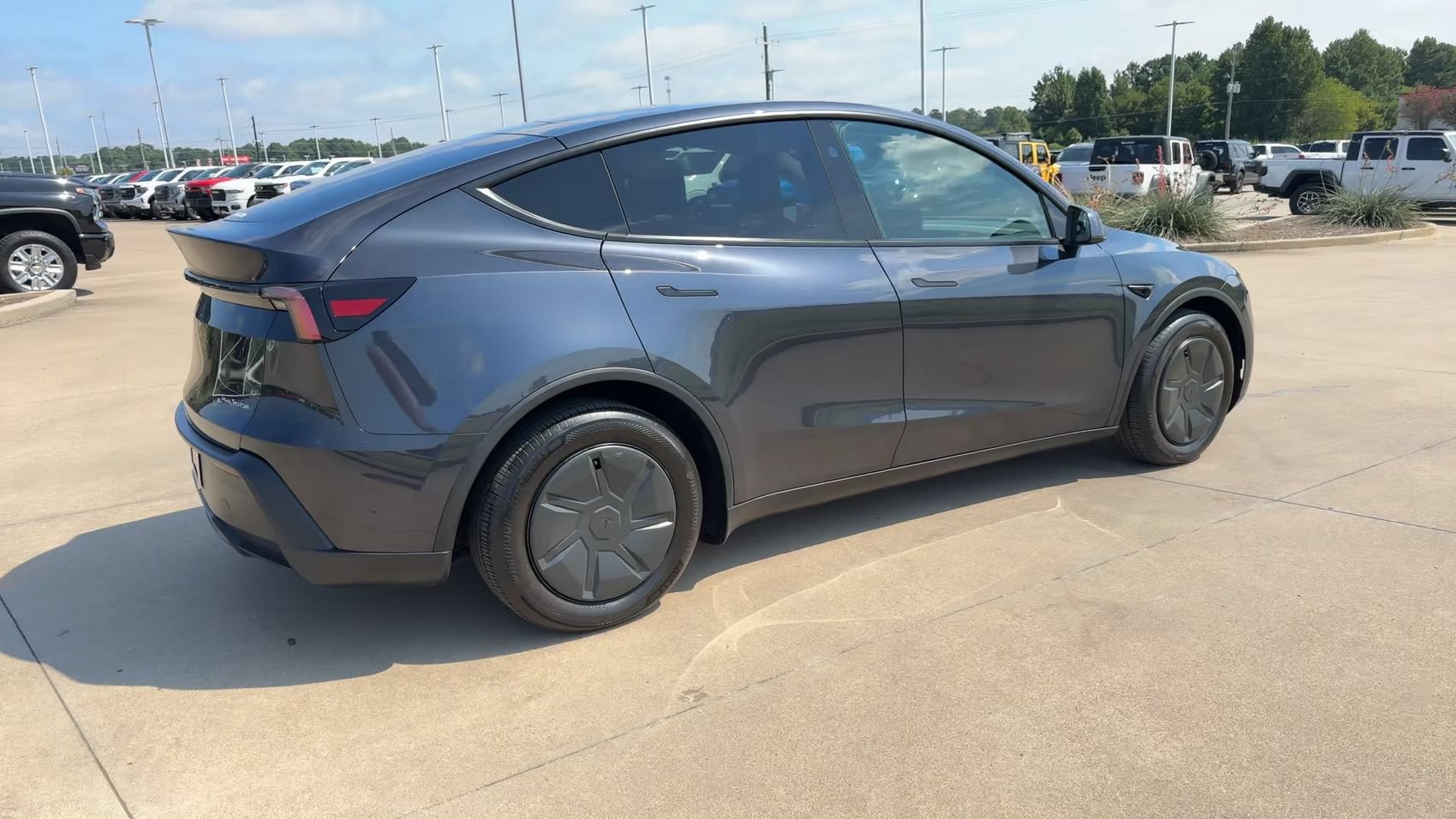 Used 2026 Tesla Model Y AWD image 7